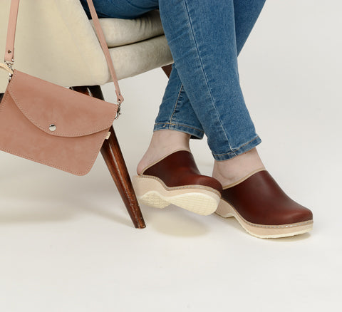 Clogs, vintage syrup (vegetable-tanned)