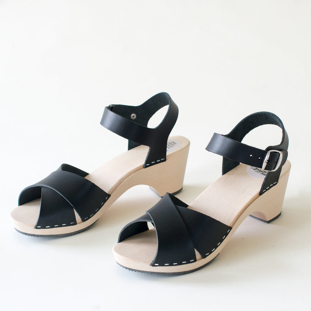Wooden sandal Laura, salty liquorice (vegetable-tanned)