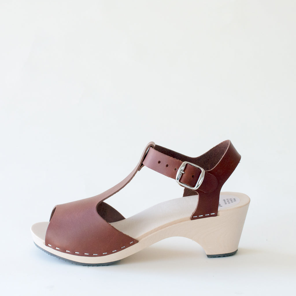 Wooden sandal Sofia, syrup (vegetable-tanned)