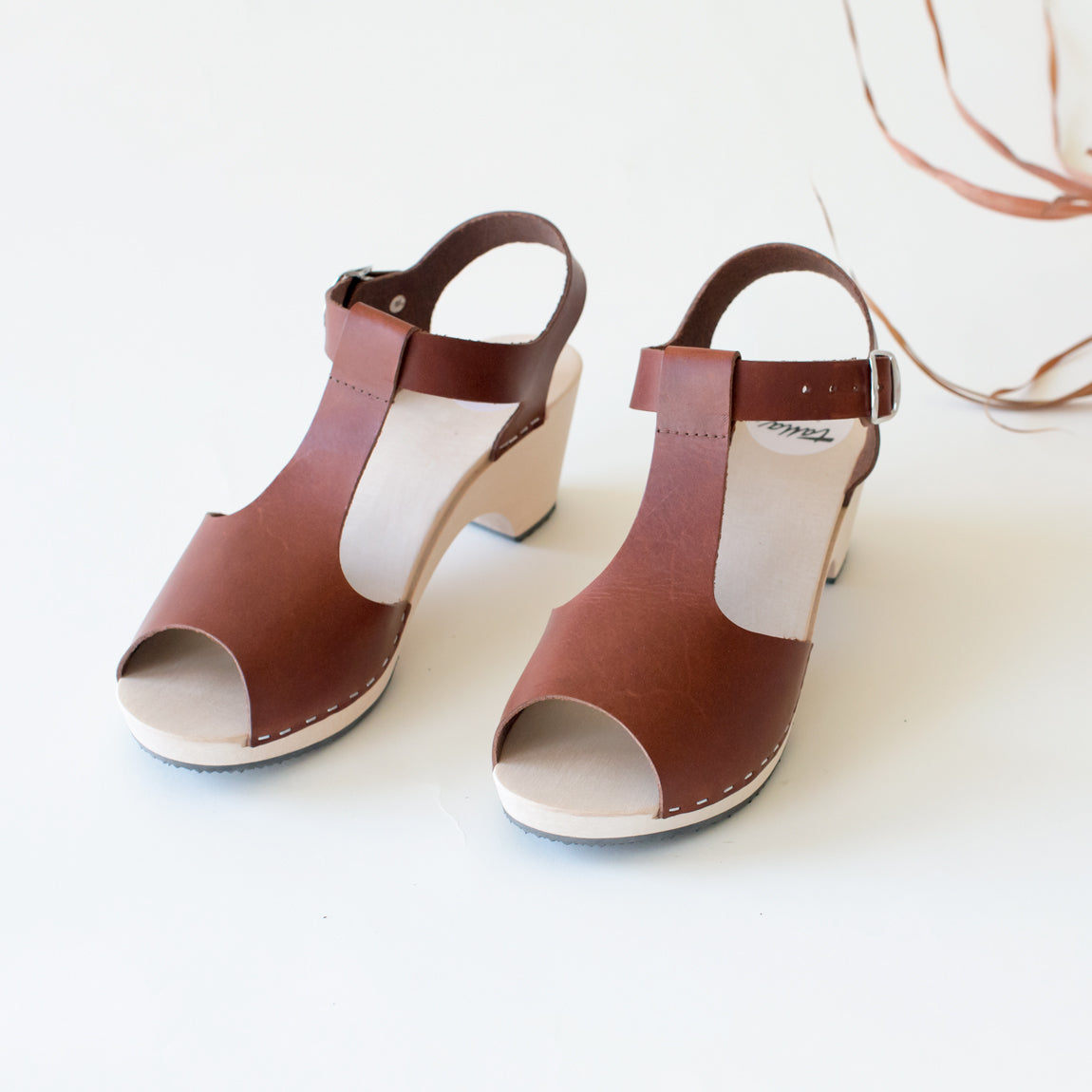 Wooden sandal Sofia, syrup (vegetable-tanned)