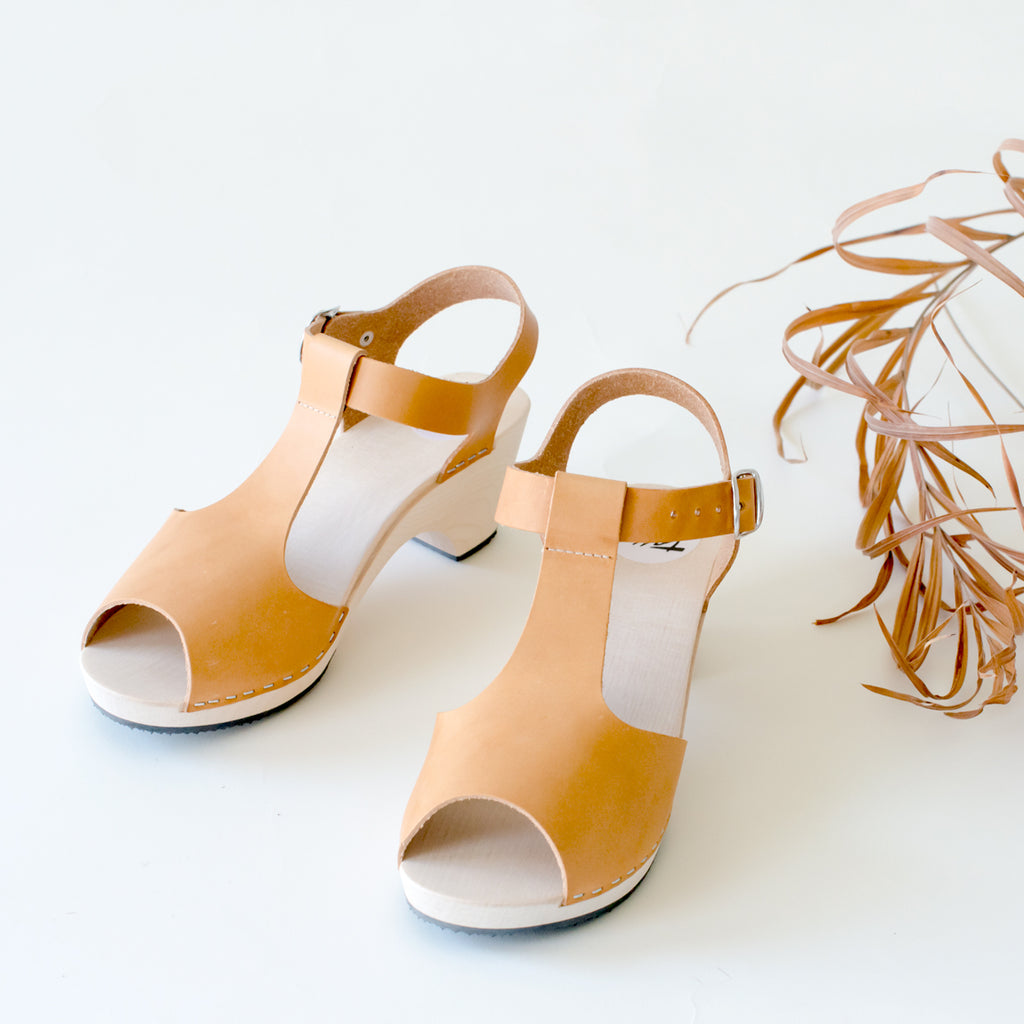 Wooden sandal Sofia, honey (vegetable-tanned)