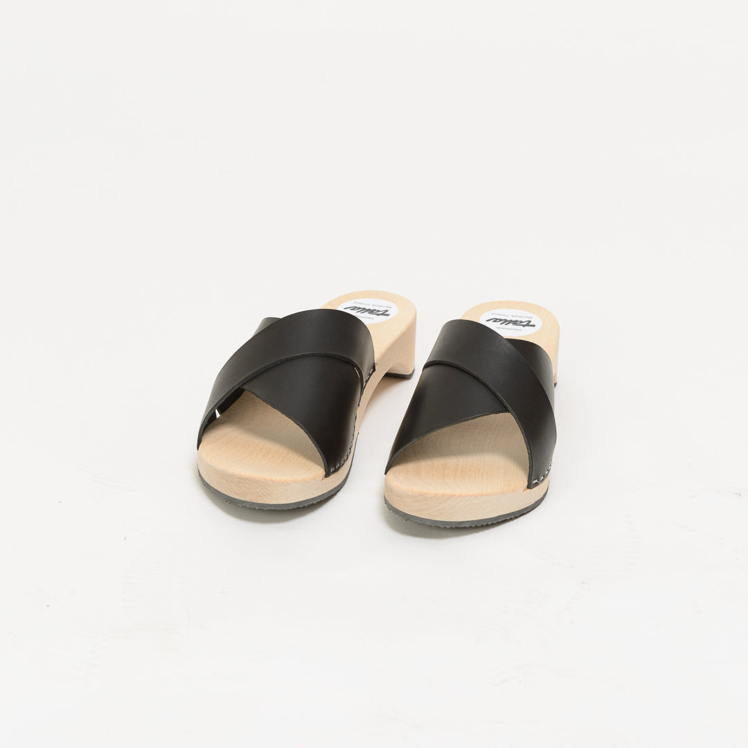 Wooden sandal Irene, salty liquorice (vegetable-tanned)
