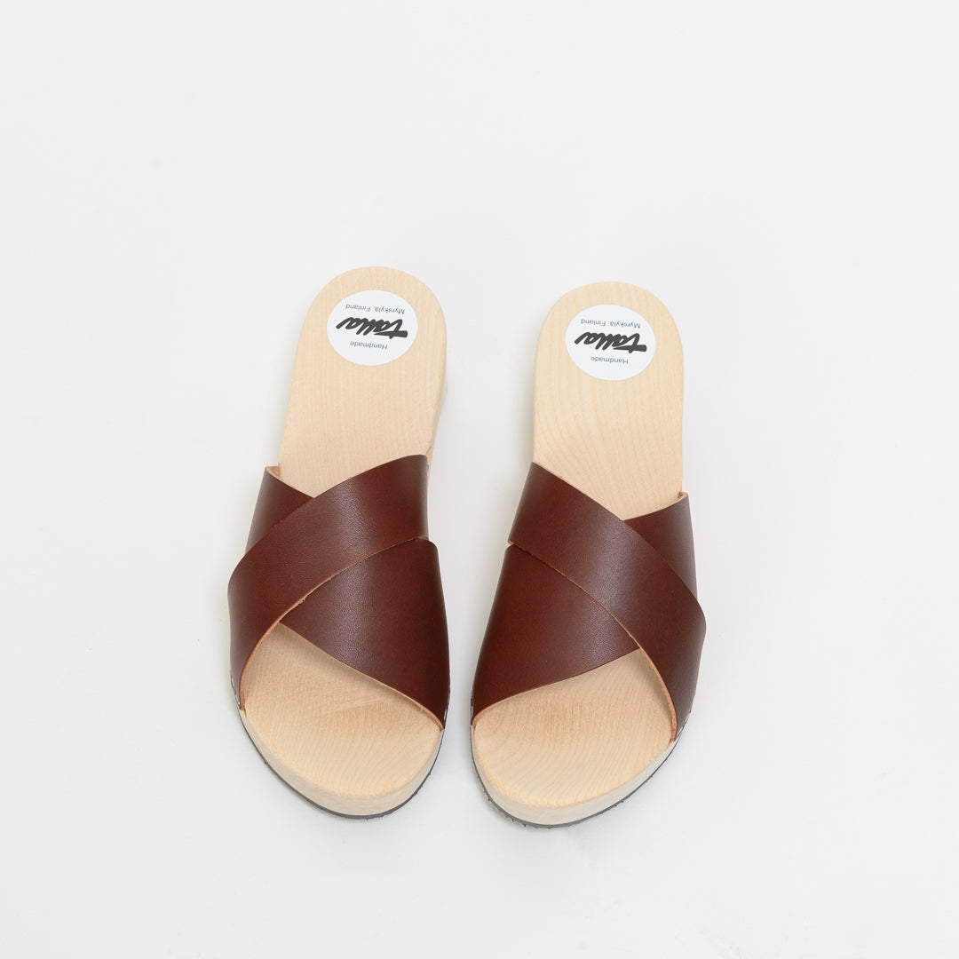 Wooden sandal Irene, syrup (vegetable-tanned)