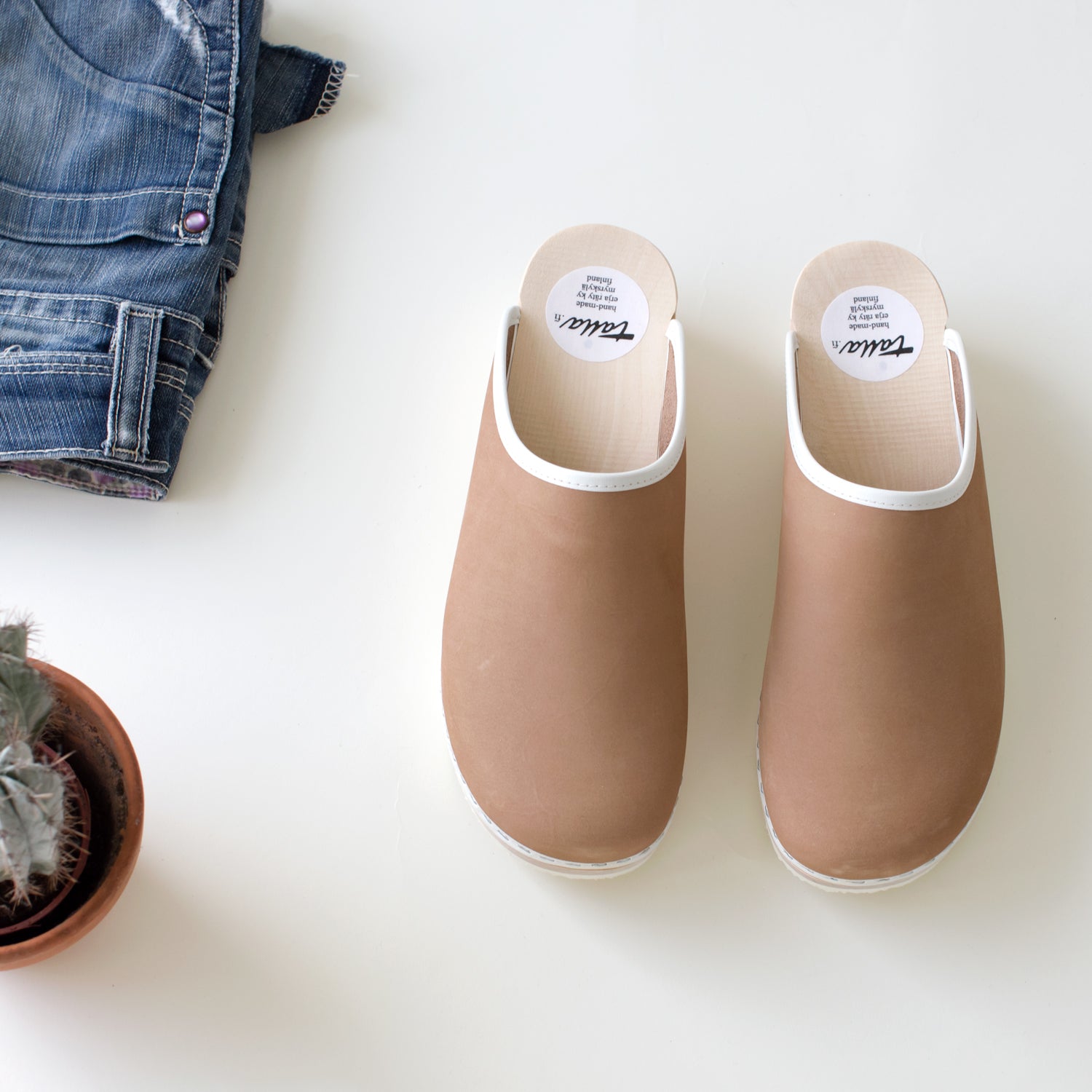 Clogs, latte (nubuck)