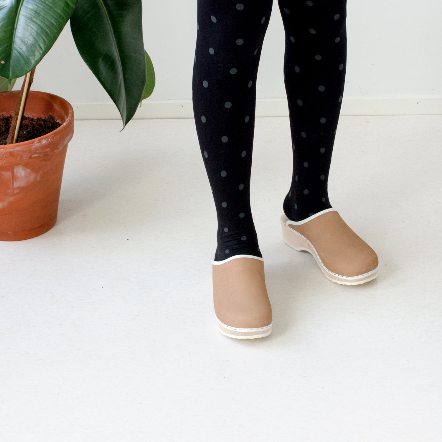 Clogs, latte (nubuck)