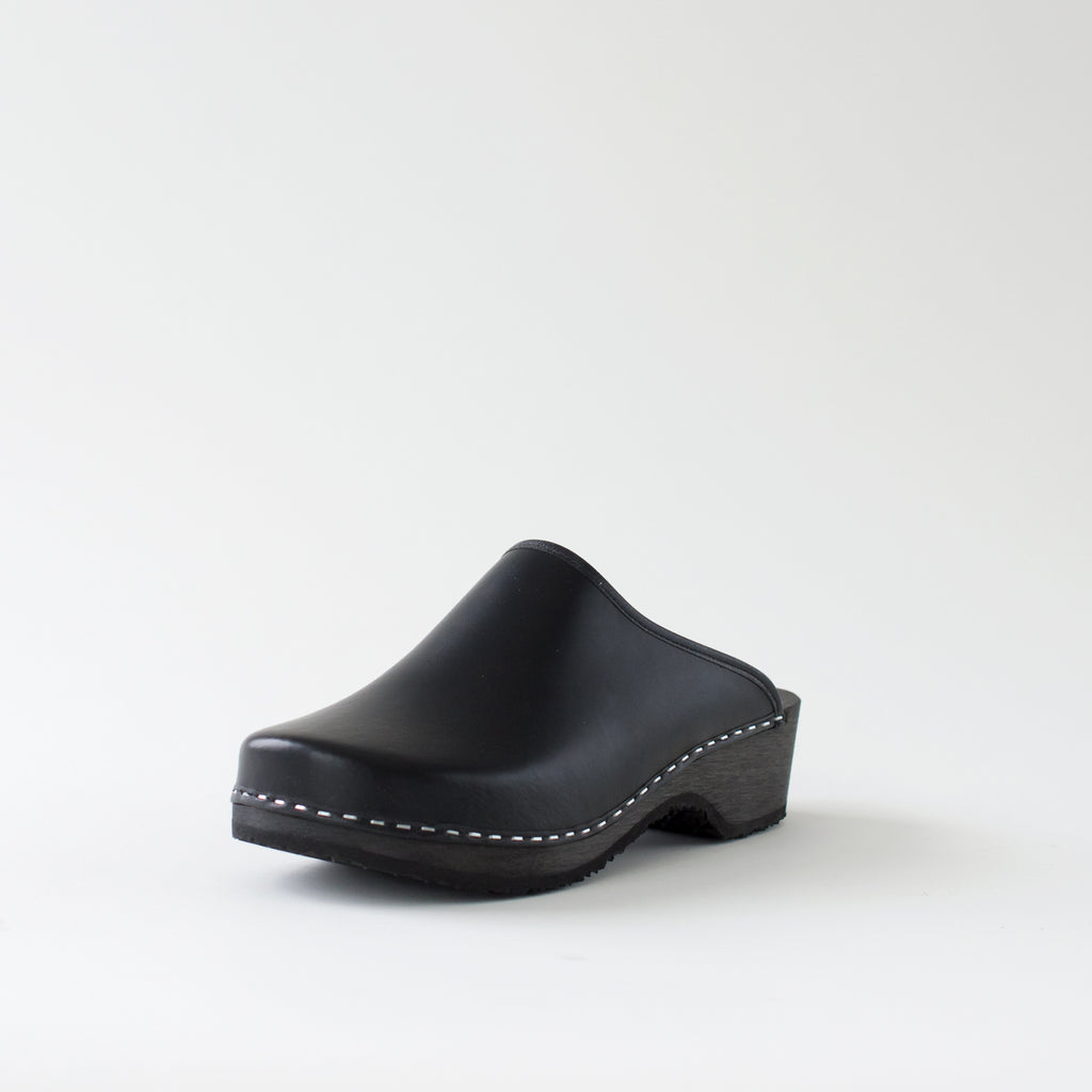 Clogs, double black