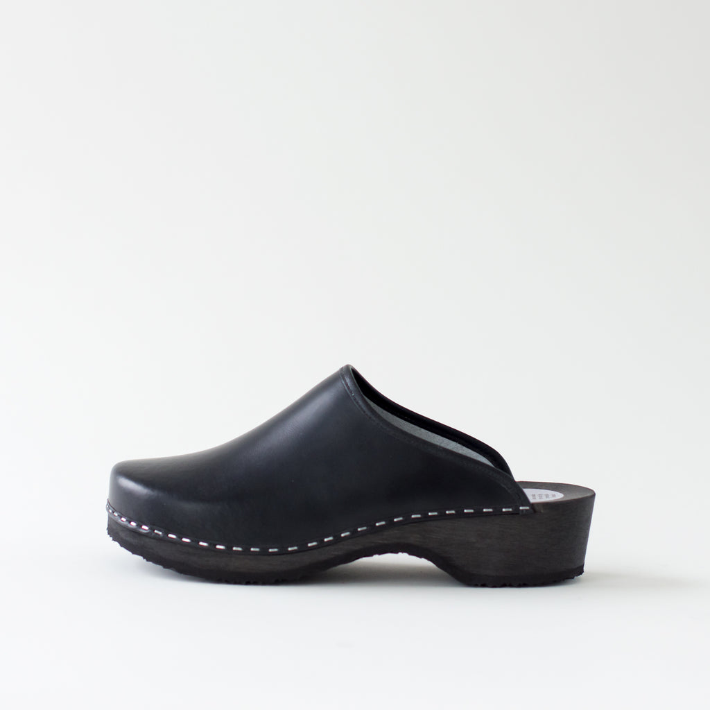 Clogs, double black