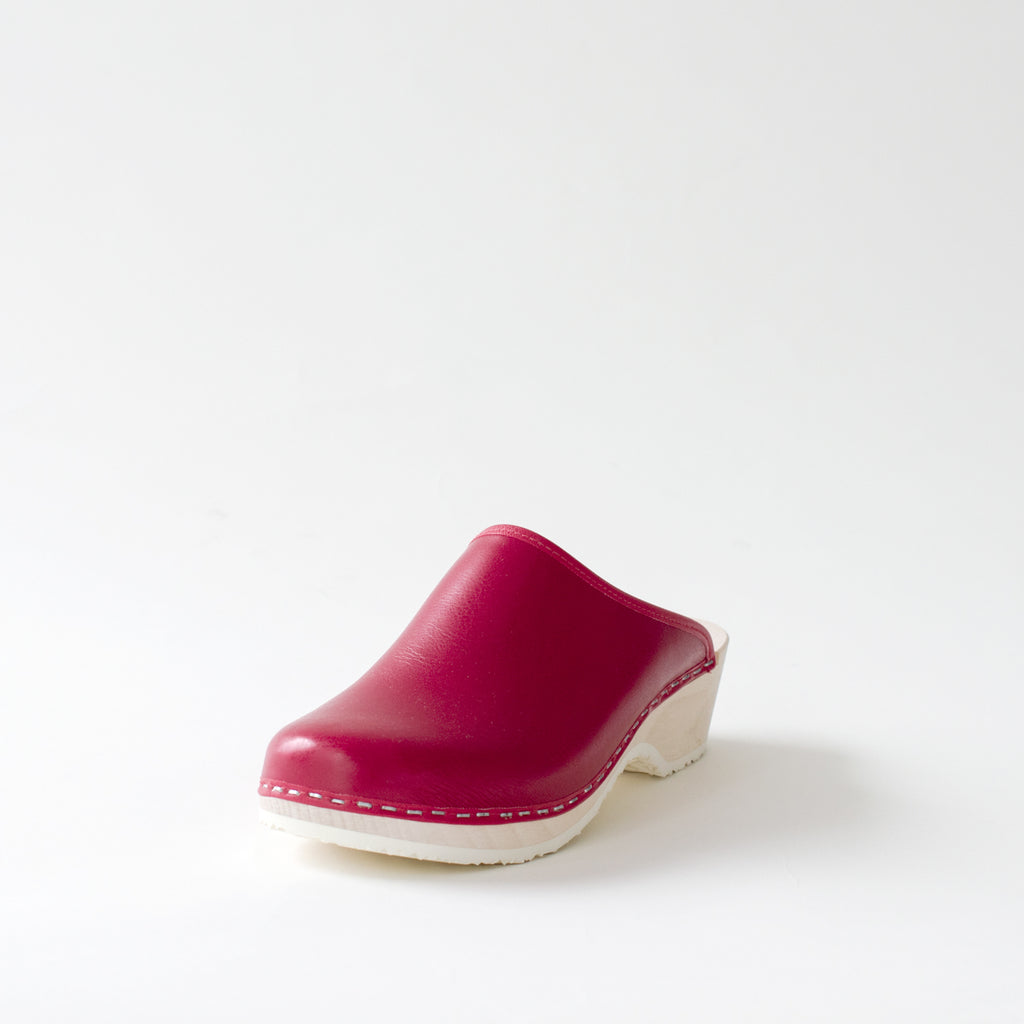 Clogs, lingonberry 