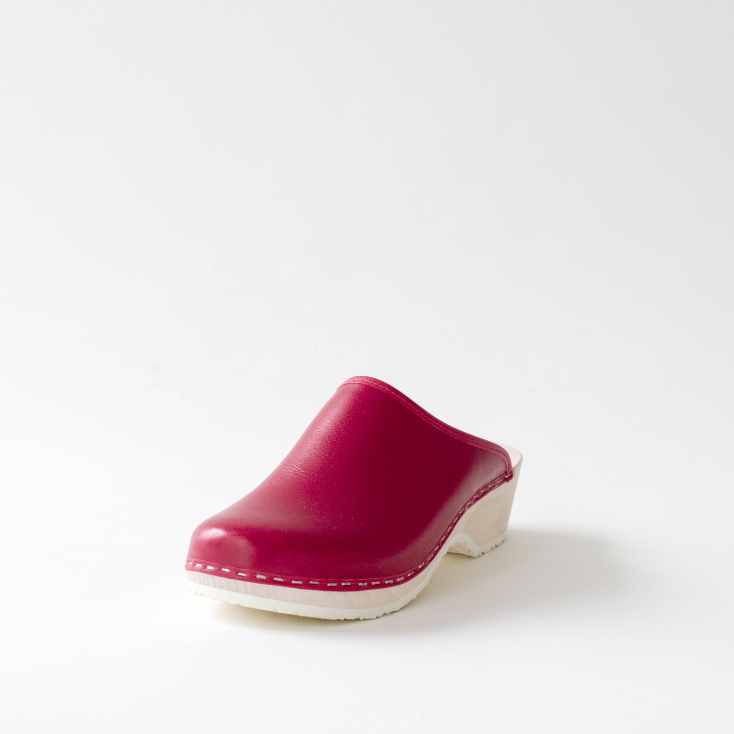 Clogs, lingonberry 