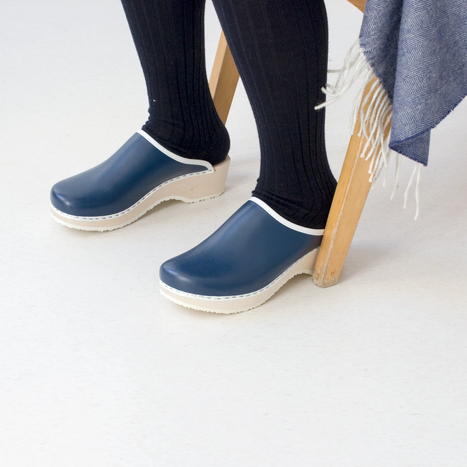 Clogs, navy blue