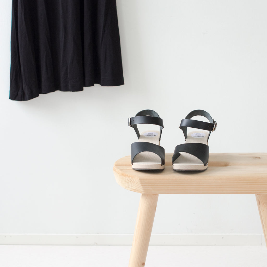 Wooden sandal Paula, salty liquorice (vegetable-tanned)