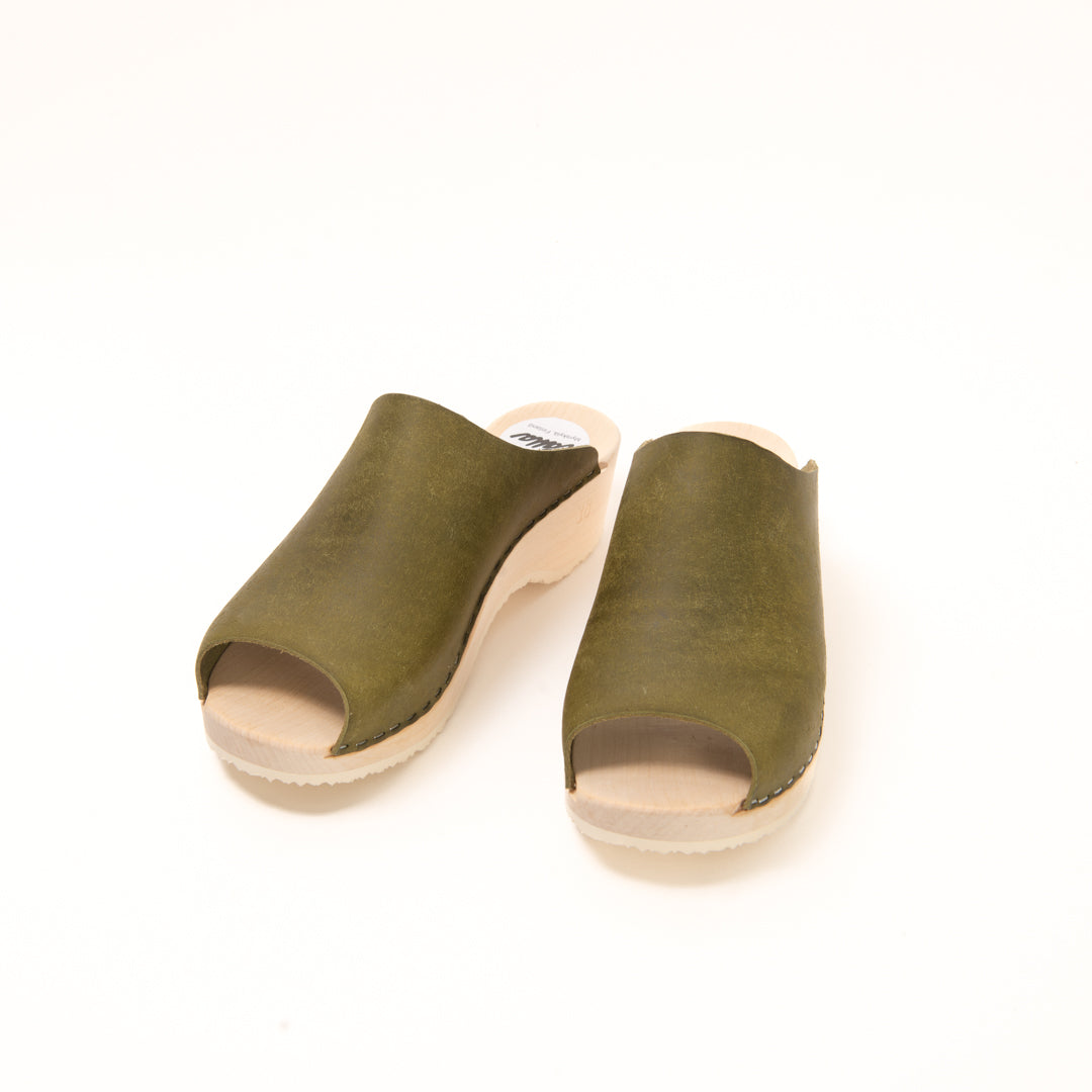 Clogs Elsa, vintage moss (vegetable-tanned)