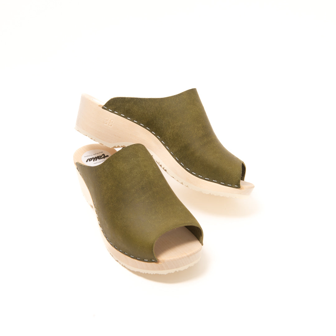 Clogs Elsa, vintage moss (vegetable-tanned)