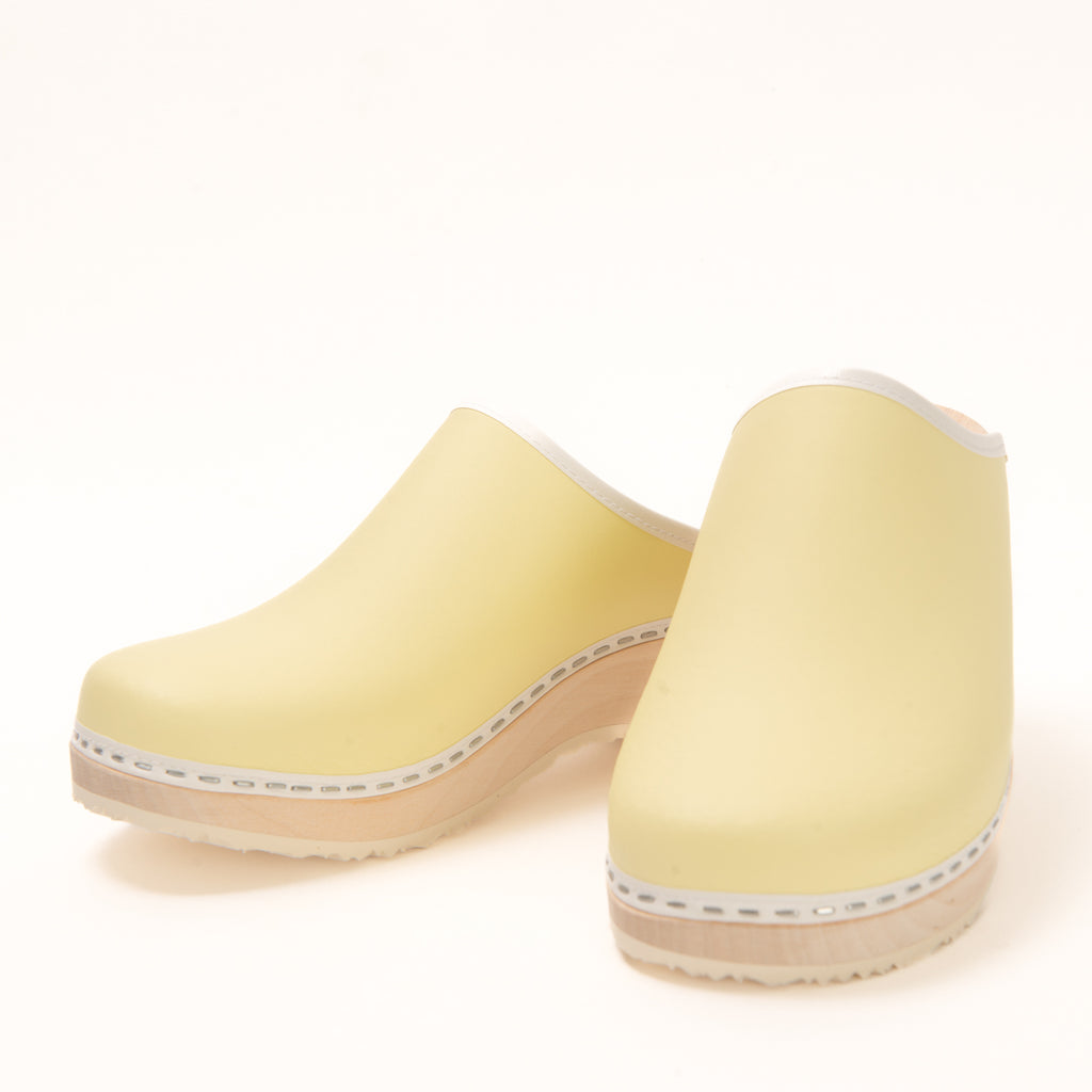 Clogs, vanilla