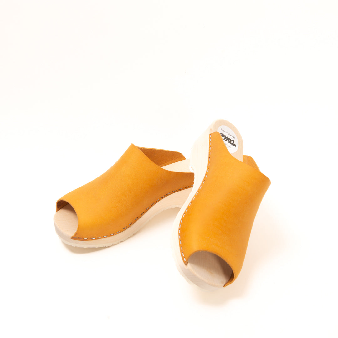 Clogs Elsa, vintage curry (vegetable-tanned)