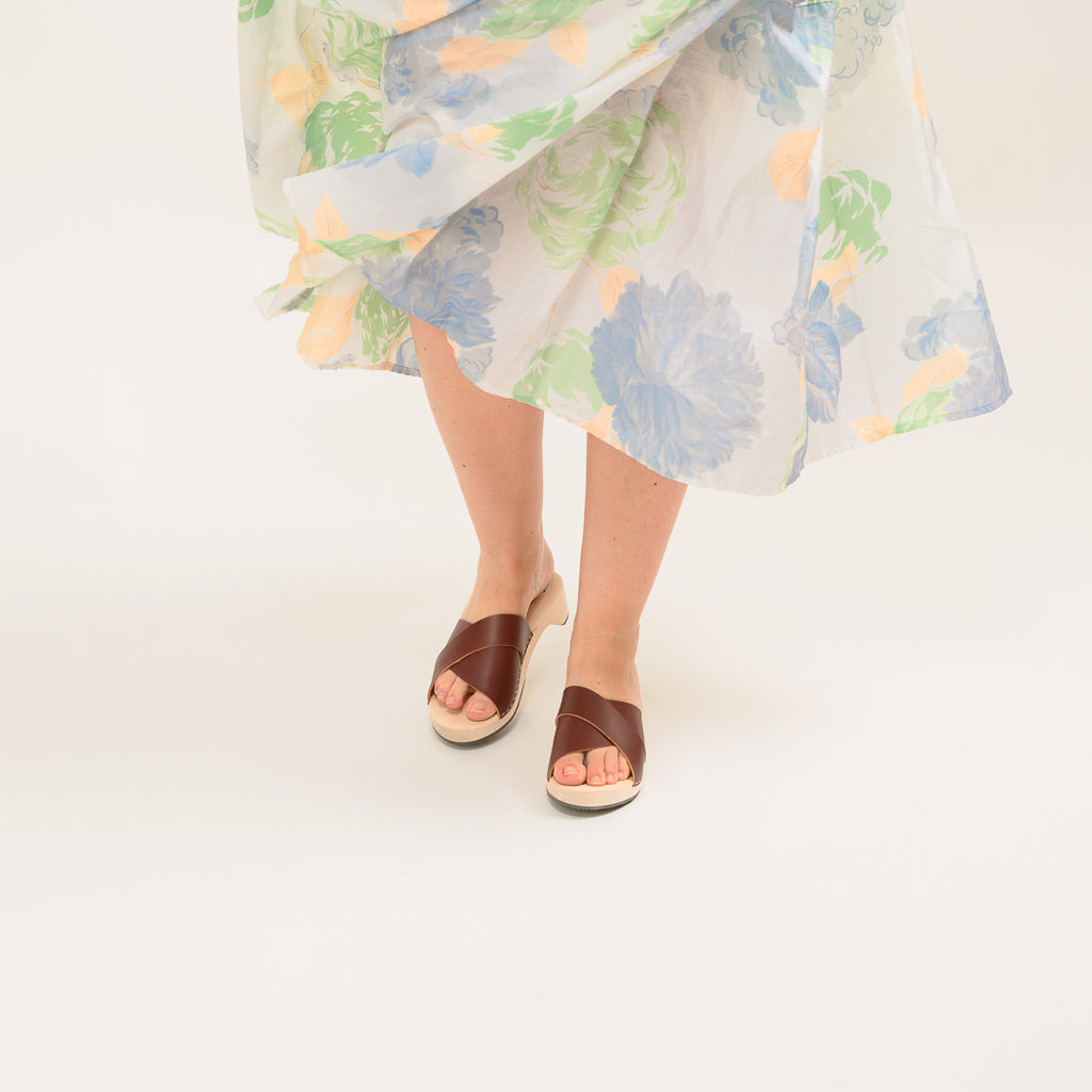 Wooden sandal Irene, syrup (vegetable-tanned)