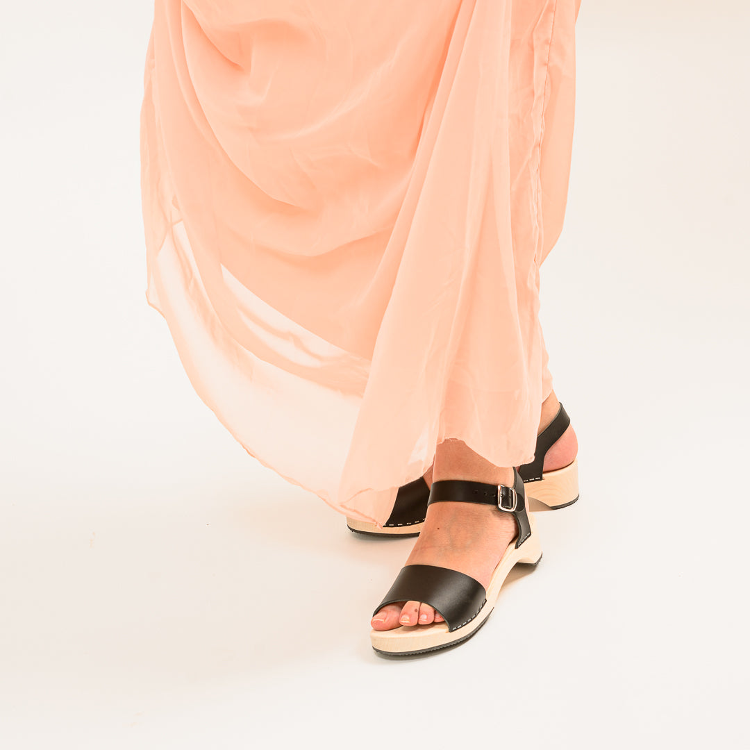 Wooden sandal Sandra, salty liquorice (vegetable-tanned)