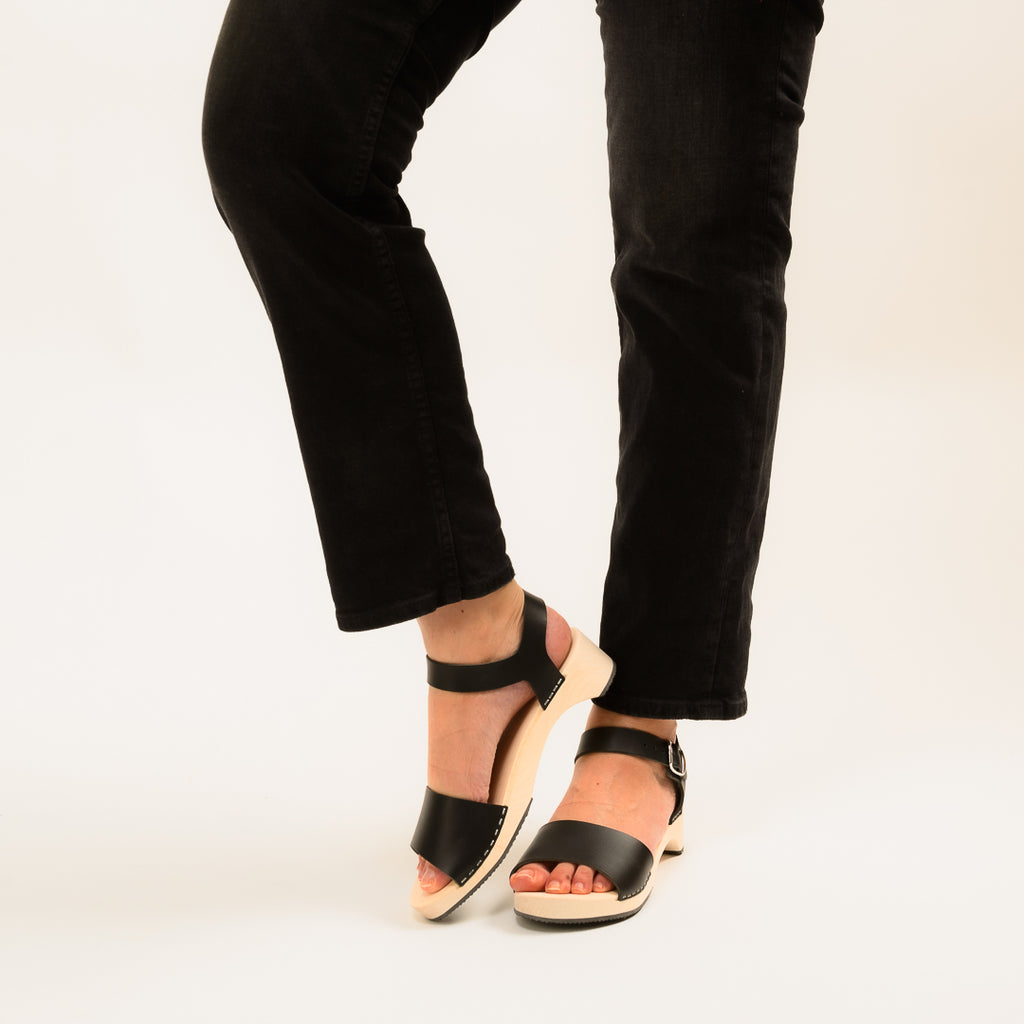 Wooden sandal Sandra, salty liquorice (vegetable-tanned)