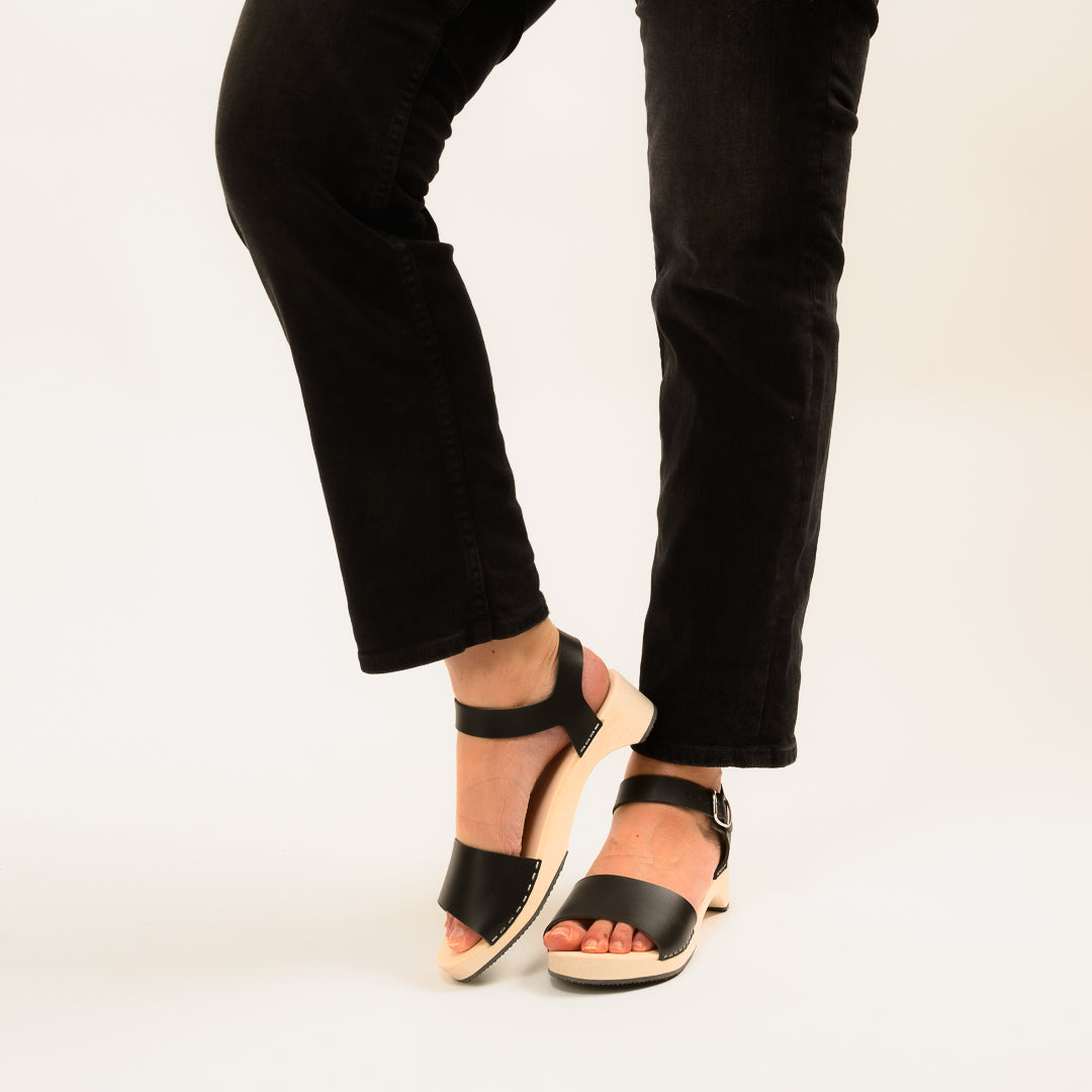 Wooden sandal Sandra, salty liquorice (vegetable-tanned)