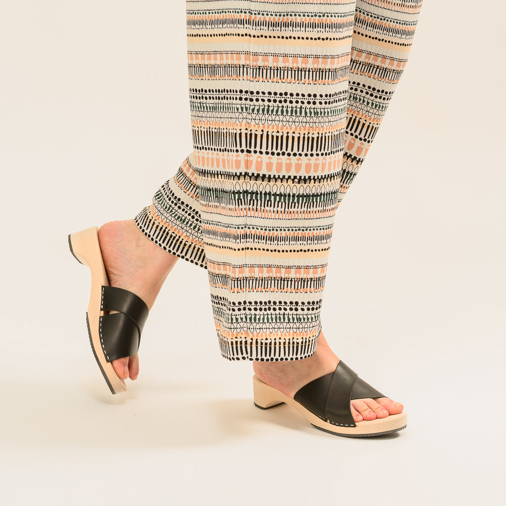 Wooden sandal Irene, salty liquorice (vegetable-tanned)