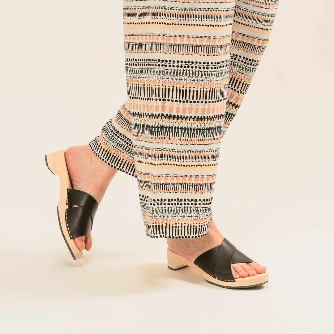 Wooden sandal Irene, salty liquorice (vegetable-tanned)