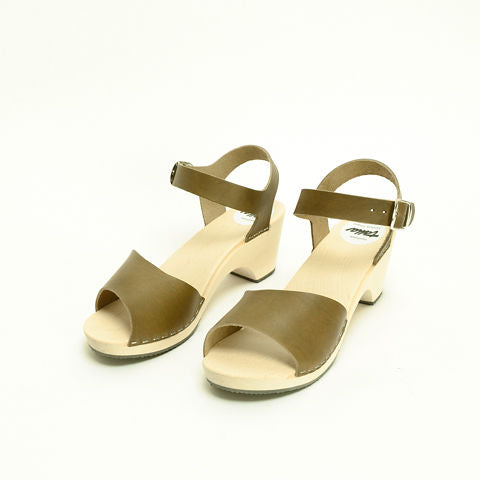 Wooden sandal Paula, olive (vegetable-tanned)